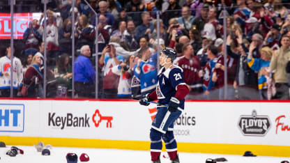 Nathan MacKinnon le da los toques finales a una "estelar" temporada