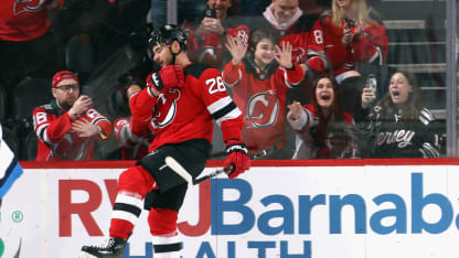 Nico Hischier und Timo Meier legen Drei-Punkte-Spiel fuer die Devils hin