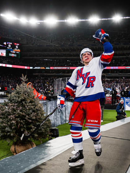 Artemi Panarin scores overtime goal for Rangers in Stadium Series